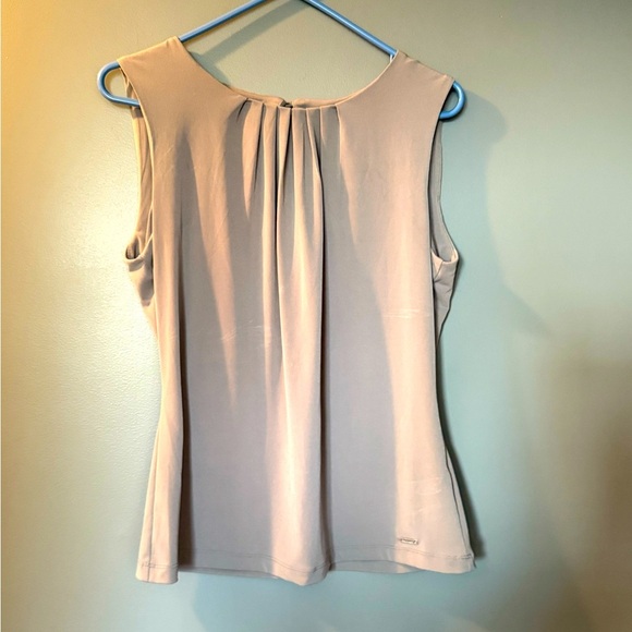 Calvin Klein Gray Sleeveless Pleated Blouse Womens Sz M Polyester Spandex Blend - Picture 1 of 6